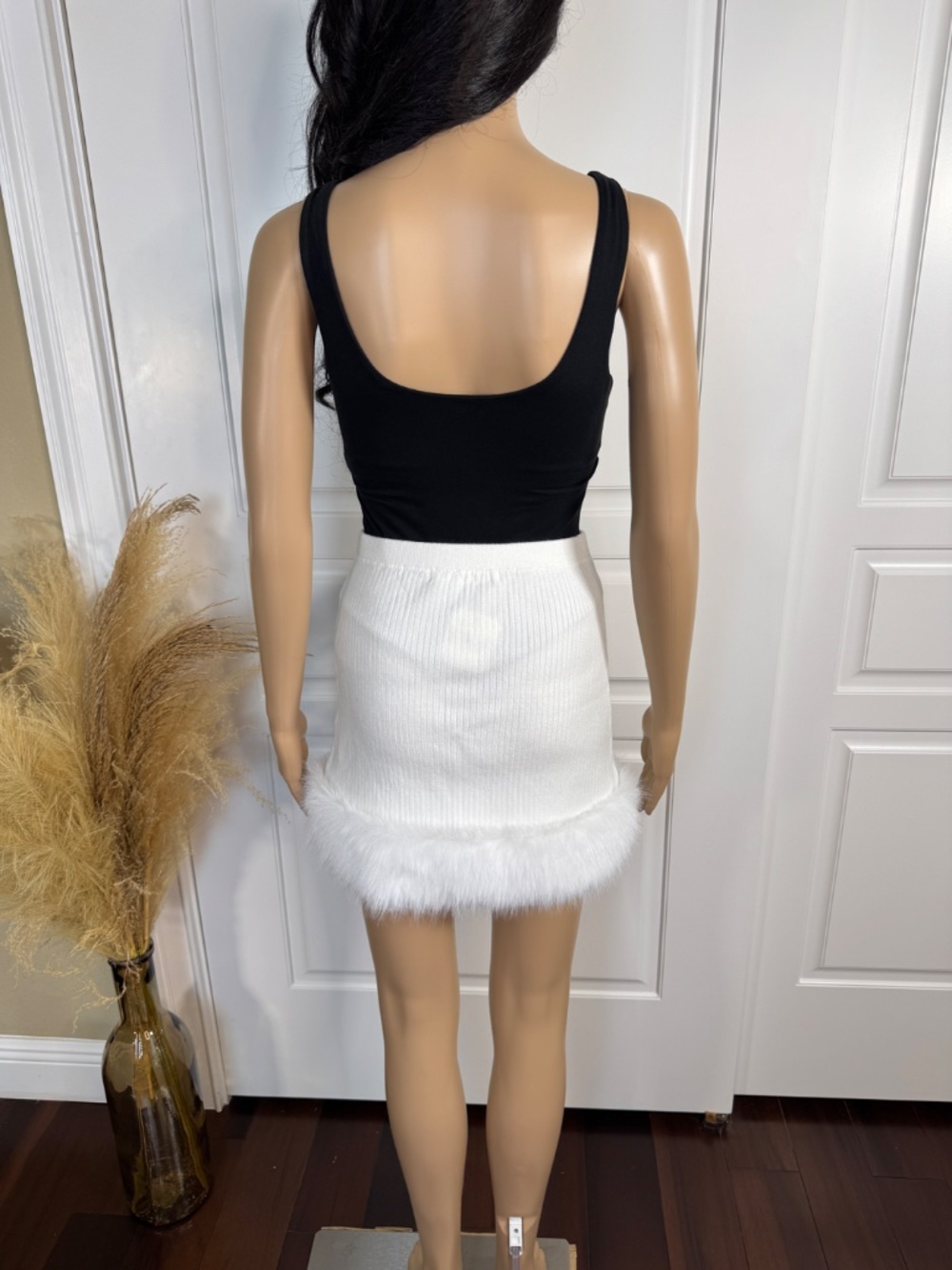 FAUX FUR TRIM RIBBED MINI SKIRT IN WHITR SIZE MEDIUM - NWT - Picture 8 of 16